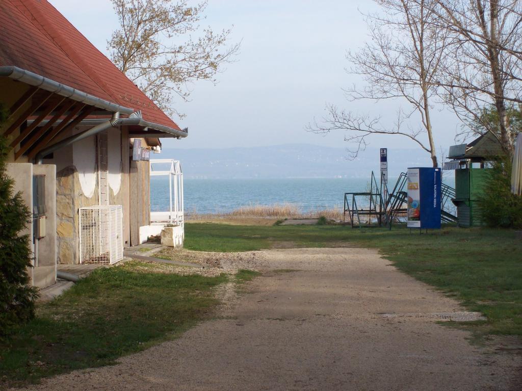 Perge Uedueloevilla Balatonszarszo Bagian luar foto